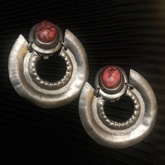 Gallery Artisan Red Coral Clip Earrings Vintage - Picture 2 of 3